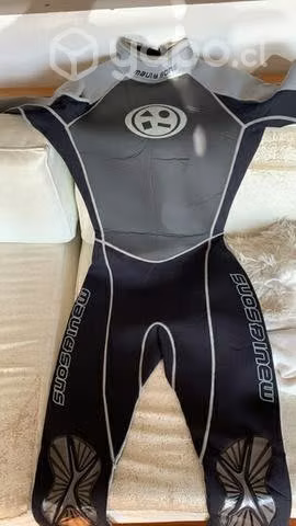 Traje de surf nuevo sin uso talla s
