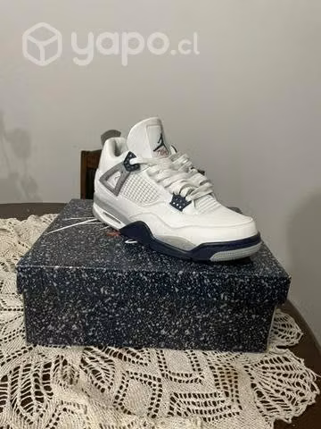 Jordan retro 4 Midnight navy blue
