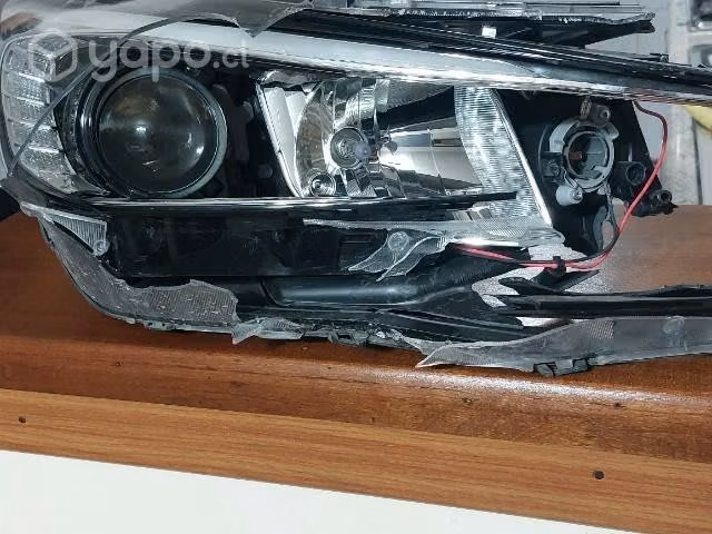 Restos de foco delantero derecho kia cerato 2017