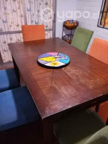 Comedor de madera con 6 sillas