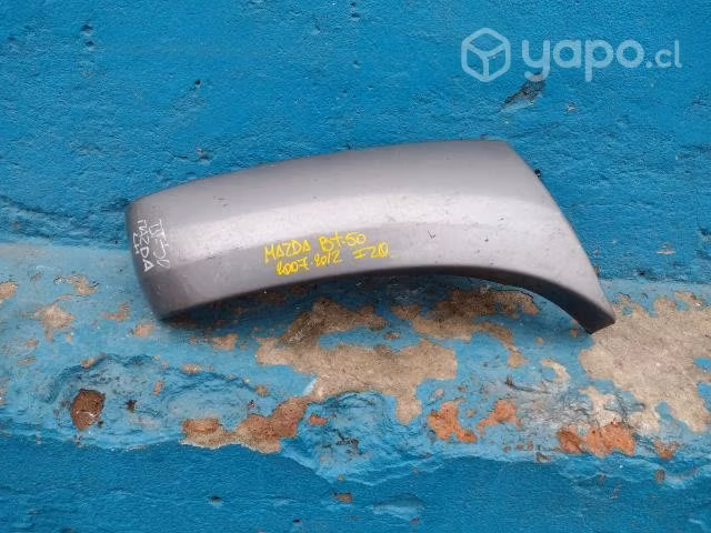 Extension de parachoque izq Mazda bt