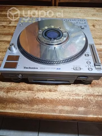 Tornamesa tecknik con CD para DJ