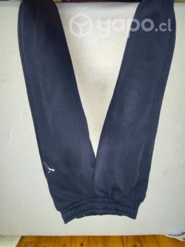 Pantalon buzo Puma