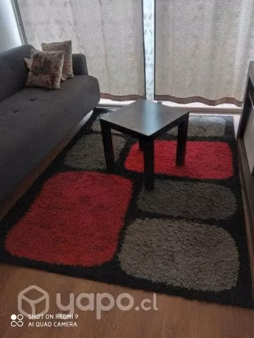 Combo alfombra y mesa lateral