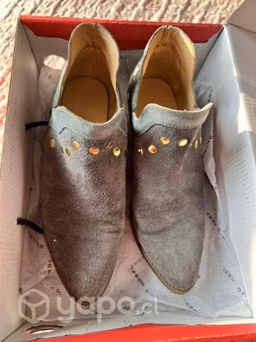Zapato Bruno rosii