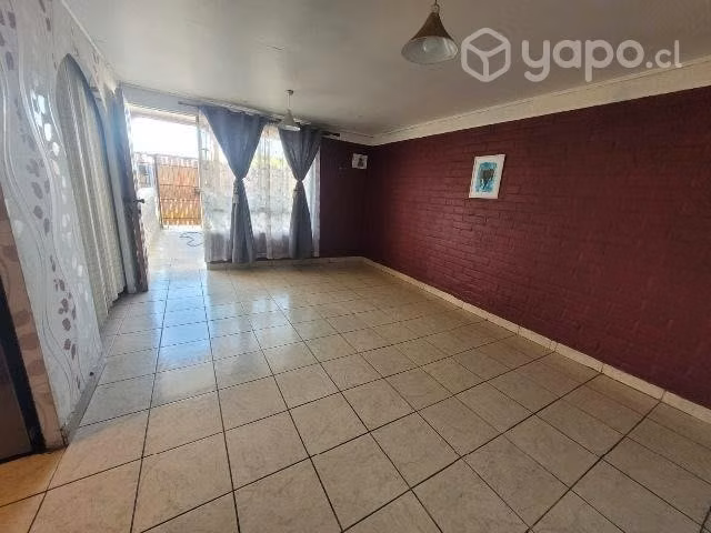 Casa esquina de 4 habitaciones y 1 baño