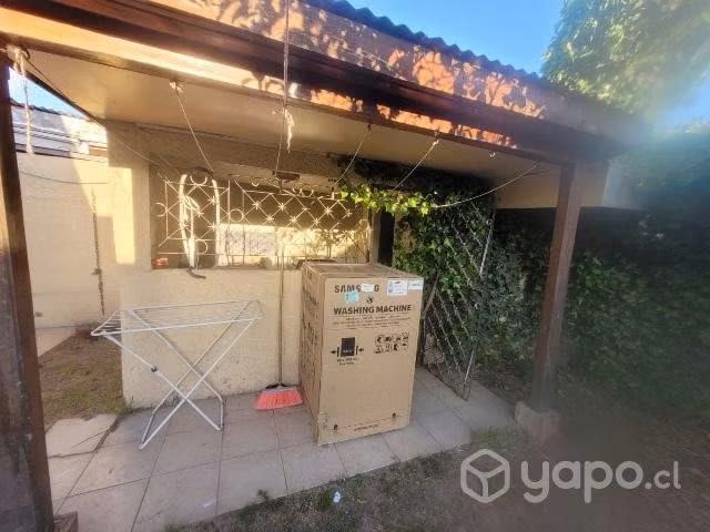 Casa esquina de 4 habitaciones y 1 baño