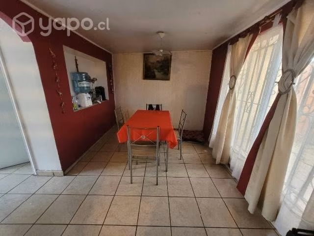 Casa esquina de 4 habitaciones y 1 baño