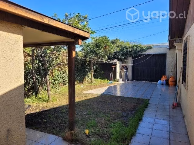 Casa esquina de 4 habitaciones y 1 baño