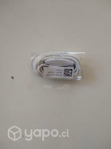 Audífonos para celulares móviles. nuevos. blancos