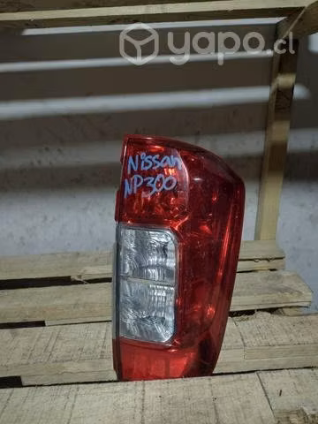Foco trasero Nissan NP300