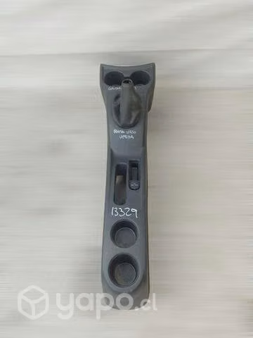 Consola central y porta vasos Nissan Versa 14-19