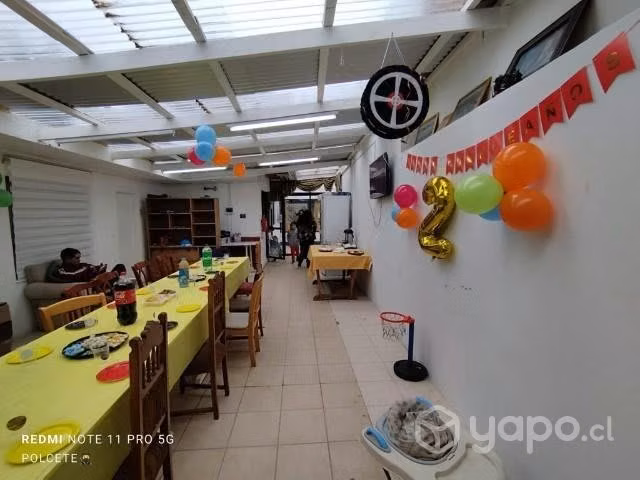 Salón tipo pérgola para cumpleaños