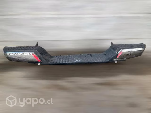 Parachoque trasero mitsubishi l