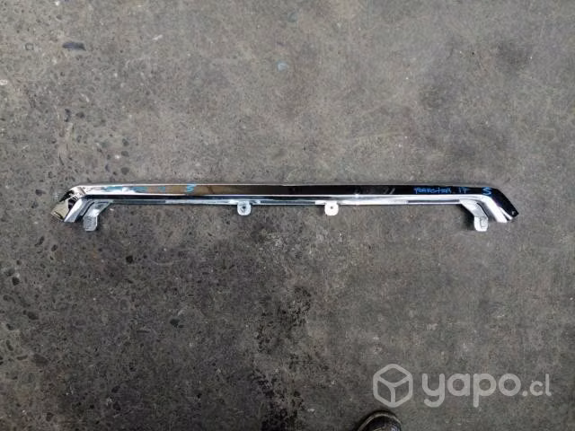 Bisel cromado capot subaru forester 2017 original