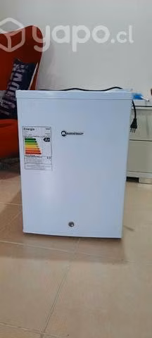 Refrigerador frigobar Mademsa 66 litros