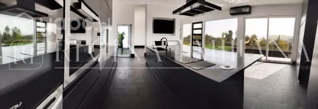 Casa Minimalista, Domotizada con vista panorámica