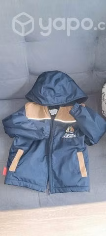 Chaqueta colegio pumahue talla 6