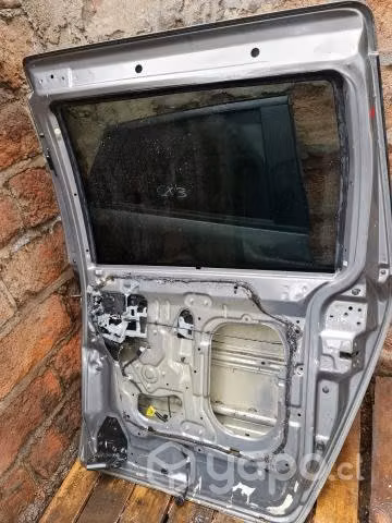 Puerta trasera derecha Kia Carnival 2013