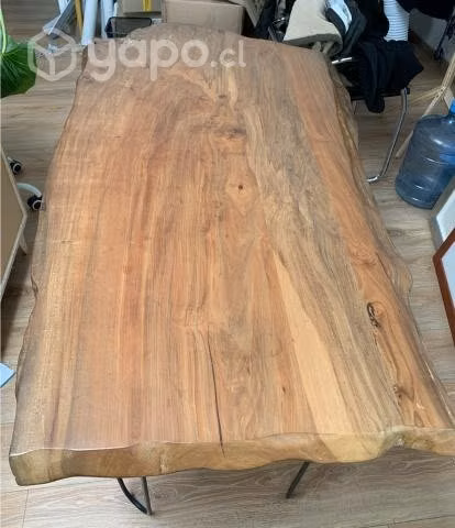 Mesa de madera nativa