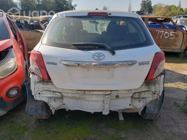 Portalon Toyota Yaris Sport 2013 - Imagen 2