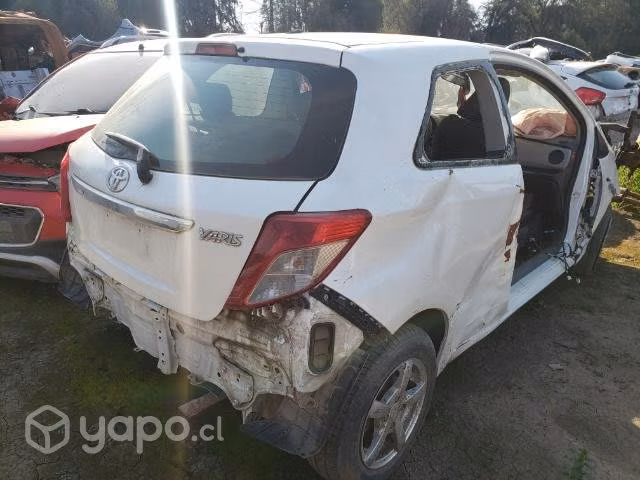 Portalon Toyota Yaris Sport 2013 - Imagen 3