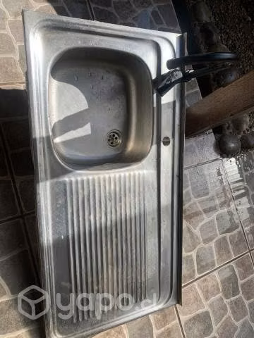 Lavaplatos y llave