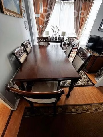 Comedor de estilo 4 sillas 2 sitiales