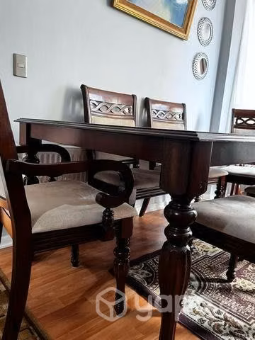 Comedor de estilo 4 sillas 2 sitiales