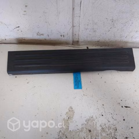 Tapiz cubre zócalo delantero derecho (FRF142) Ford