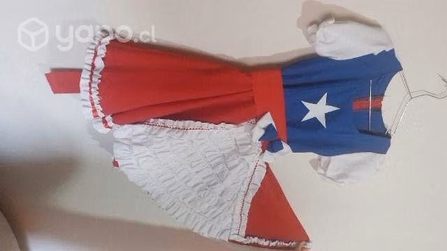 Vestido y zapatos de huasa de niña