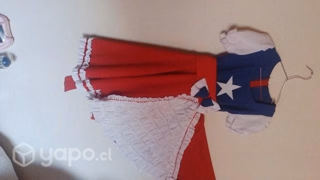 Vestido y zapatos de huasa de niña