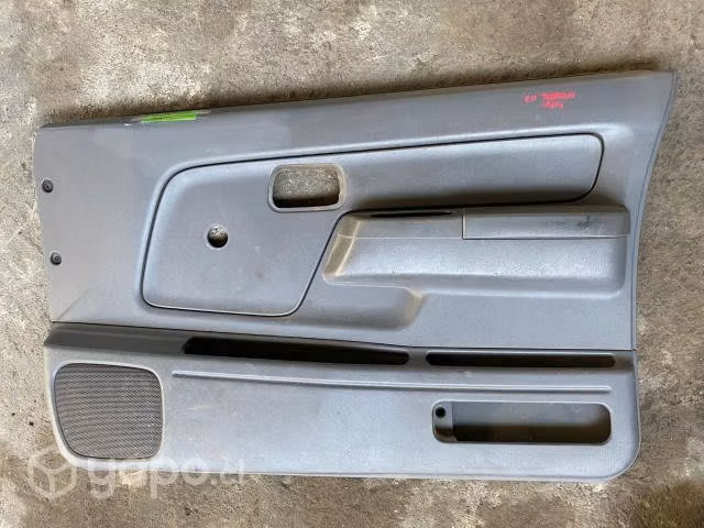 Tapiz puerta delantera derecha Nissan Terrano 2010