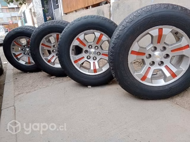 Llantas Chevrolet aro 18 " con neumáticos
