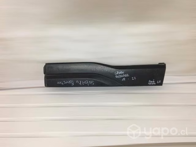 Moldura de puerta traser subaru forester 2019-2022