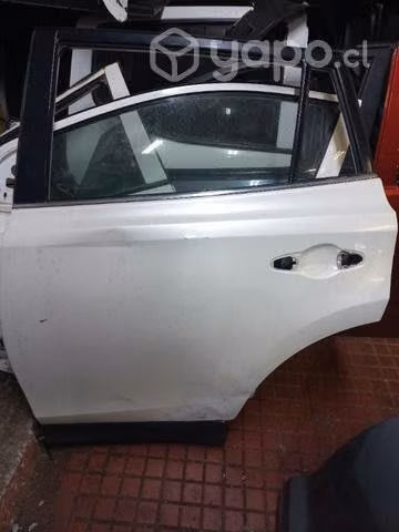 Puerta trasera izquierda Toyota rav4 2015