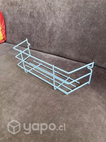 Repisa de metal forrada en plástico