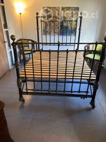 Cama de fierro fundido y bronce con ruedas de hues