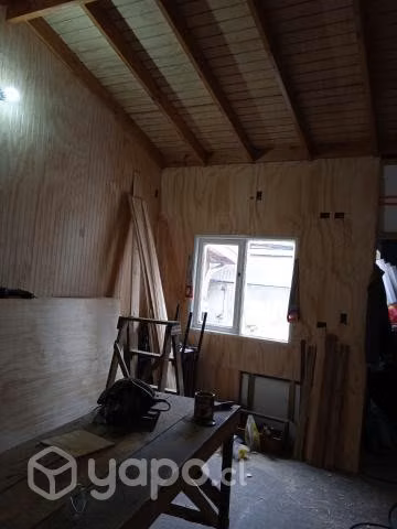 Se realizan trabajos de carpintería y contrucción