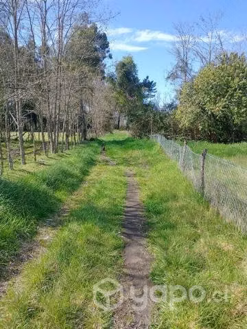 Terreno 7.400 m2 con casa rio