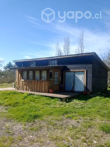 Terreno 7.400 m2 con casa rio