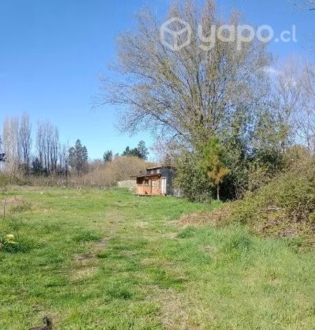 Terreno 7.400 m2 con casa rio