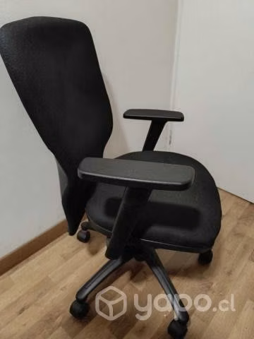 Escritorio compacto con 2 sillas