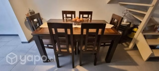 Comedor madera, detalles centrales de vidrio