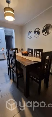 Comedor madera, detalles centrales de vidrio