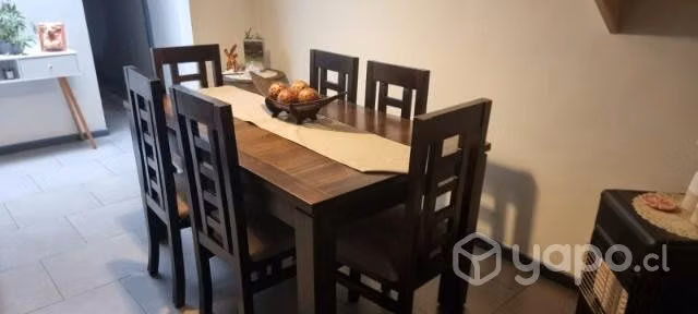 Comedor madera, detalles centrales de vidrio