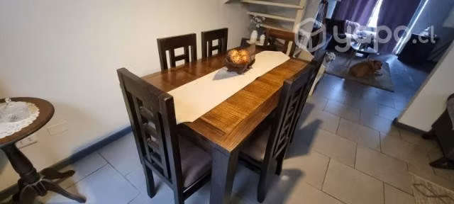 Comedor madera, detalles centrales de vidrio