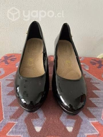 Zapatos Reina Negro Zibel Charol 35 Conversable
