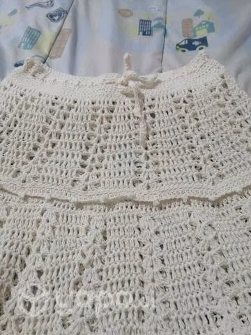 Falda corta, preciosa, tejida en hilo 100%algodón