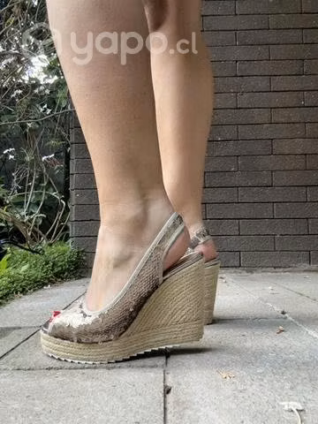 Zapatos dorados talla 37 - Imagen 2
